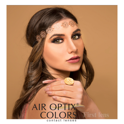 Close-up of Green contact lenses by Lens21