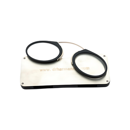 lens21 Closeup of someone holding Dr. Harmanns reading glasses Originali