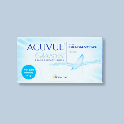 Lens21: Model showcasing Johnson & Johnson Acuvue Oasys Hydraclear Plus contact lenses